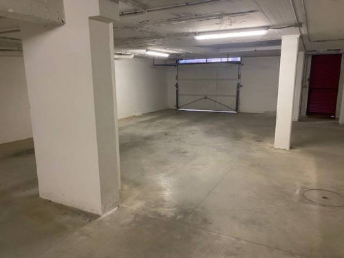 Vai alla scheda: Box / Posto auto Affitto Empoli