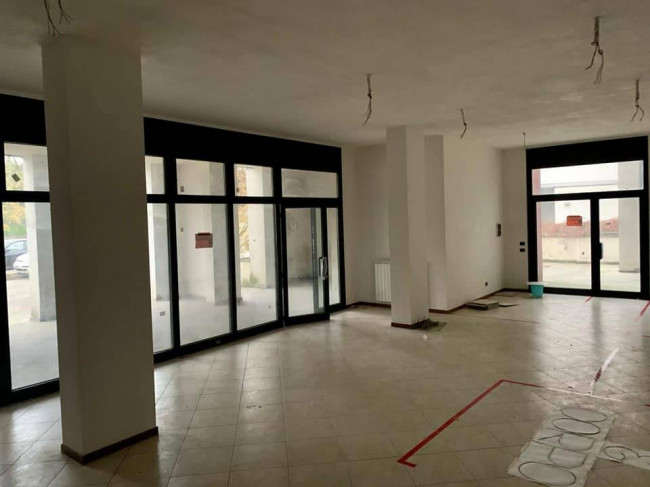 Vai alla scheda: Attivit Commerciale Affitto Signa